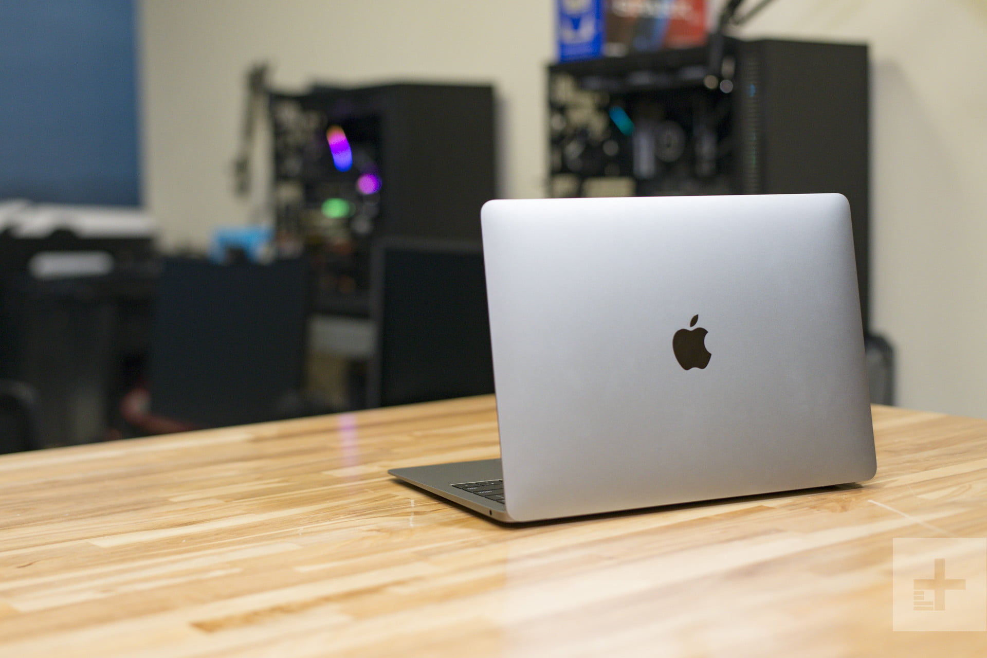 Mac Showdown: M3 MacBook Air vs. M3 MacBook Pro - Choosing the Best Fit for Your Needs